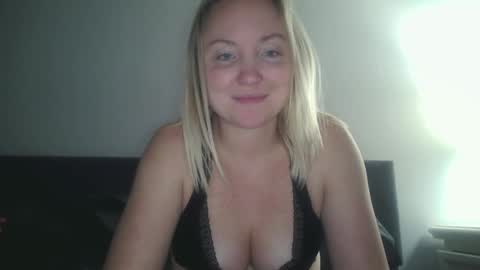 Snapshot of sexiirose22 chatting on February 7, 2025, 1:58 am Rose online show from February 7, 2025, 1:58 am