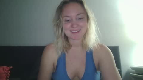 Snapshot of sexiirose22 chatting on February 8, 2025, 11:45 pm Rose online show from February 8, 2025, 11:45 pm