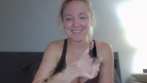 Snapshot of sexiirose22 chatting on February 9, 2025, 6:47 pm Rose online show from February 9, 2025, 6:47 pm