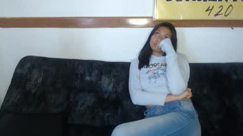 KhidaMilo online show from February 21, 2025, 9:54 pm