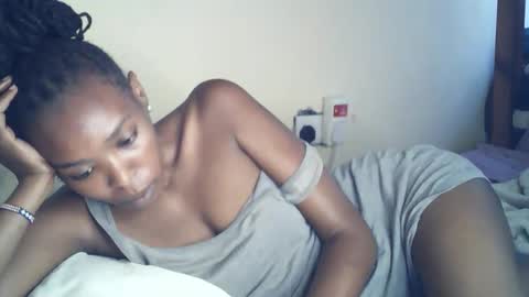 Snapshot of sexxy_curvy23 chatting on April 24, 2026, 8:17 am sexxy_curvy23 online show from April 24, 2026, 8:17 am