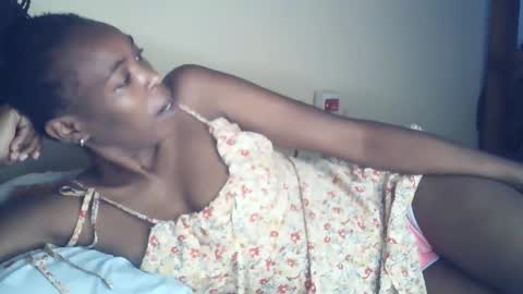 Snapshot of sexxy_curvy23 chatting on May 18, 2026, 4:07 am sexxy_curvy23 online show from May 18, 2026, 4:07 am