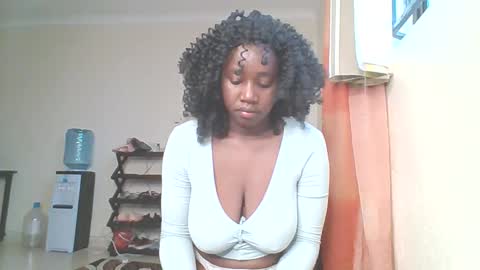 Snapshot of sexxy_thick_ebony chatting on September 15, 2025, 6:24 am Sweet doll online show from September 15, 2025, 6:24 am