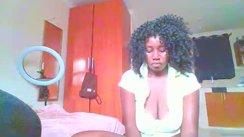Snapshot of sexxy_thick_ebony chatting on September 21, 2025, 6:59 am Sweet doll online show from September 21, 2025, 6:59 am