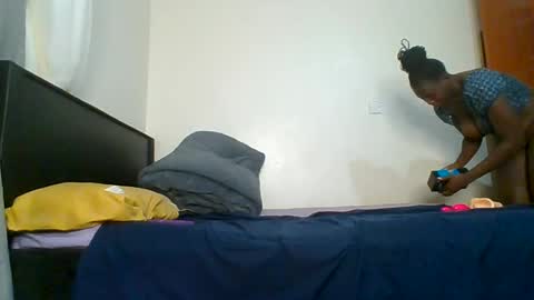 Snapshot of sexxy_thick_ebony chatting on June 29, 2026, 1:45 am Sweet doll online show from June 29, 2026, 1:45 am