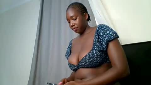 Snapshot of sexxy_thick_ebony chatting on July 6, 2026, 1:35 am Sweet doll online show from July 6, 2026, 1:35 am