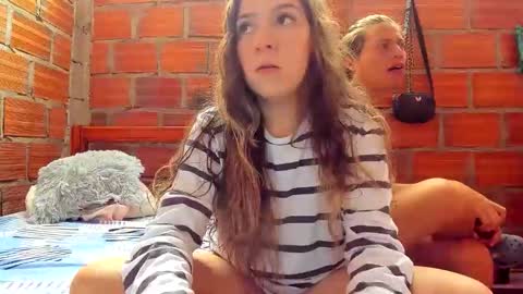 sexy_blondes_ online show from April 21, 2026, 3:39 pm