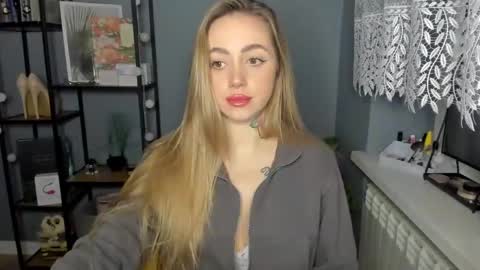 Snapshot of sexy_coralie chatting on December 12, 2024, 7:41 am C o r a l i e online show from December 12, 2024, 7:41 am