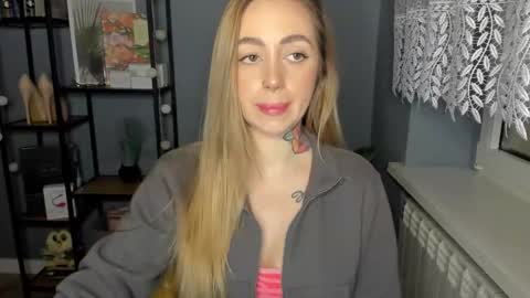 Snapshot of sexy_coralie chatting on December 17, 2024, 11:39 am C o r a l i e online show from December 17, 2024, 11:39 am