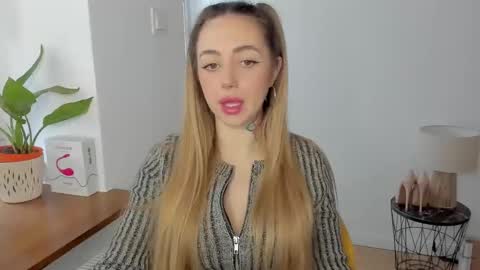 Snapshot of sexy_coralie chatting on January 24, 2025, 7:41 am C o r a l i e online show from January 24, 2025, 7:41 am