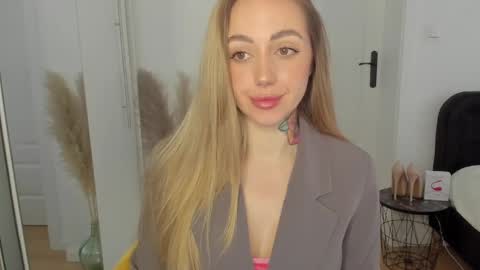 Snapshot of sexy_coralie chatting on February 2, 2025, 2:34 pm C o r a l i e online show from February 2, 2025, 2:34 pm