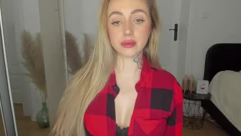 Snapshot of sexy_coralie chatting on February 28, 2025, 5:48 pm C o r a l i e online show from February 28, 2025, 5:48 pm