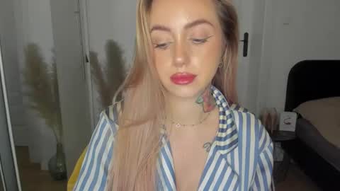 Snapshot of sexy_coralie chatting on September 10, 2025, 6:52 pm C o r a l i e online show from September 10, 2025, 6:52 pm