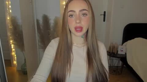 Snapshot of sexy_coralie chatting on January 7, 2026, 11:56 am C o r a l i e online show from January 7, 2026, 11:56 am