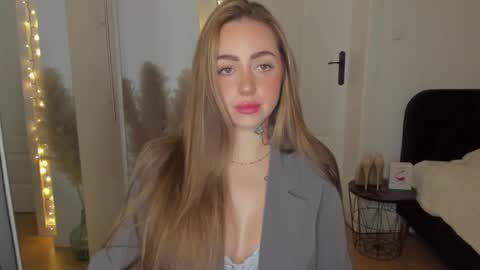 Snapshot of sexy_coralie chatting on January 17, 2026, 7:46 am C o r a l i e online show from January 17, 2026, 7:46 am