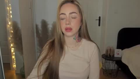 Snapshot of sexy_coralie chatting on January 19, 2026, 7:45 am C o r a l i e online show from January 19, 2026, 7:45 am