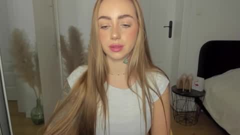 Snapshot of sexy_coralie chatting on February 5, 2026, 3:38 pm C o r a l i e online show from February 5, 2026, 3:38 pm