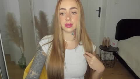 Snapshot of sexy_coralie chatting on February 9, 2026, 3:16 pm C o r a l i e online show from February 9, 2026, 3:16 pm