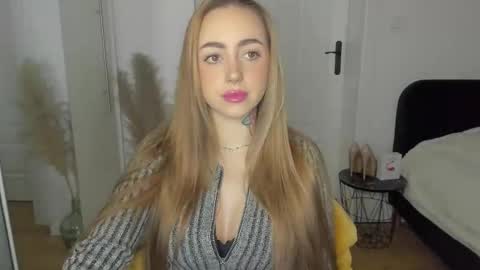 Snapshot of sexy_coralie chatting on February 23, 2026, 7:28 am C o r a l i e online show from February 23, 2026, 7:28 am