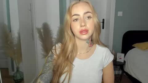 C o r a l i e online show from April 10, 2026, 7:24 am