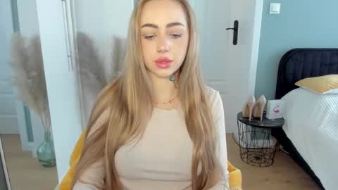 C o r a l i e online show from April 27, 2026, 6:33 am