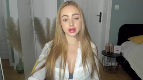 C o r a l i e online show from April 29, 2026, 1:26 pm