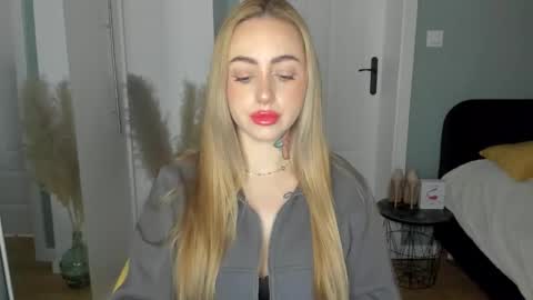 Snapshot of sexy_coralie chatting on May 10, 2026, 6:40 am C o r a l i e online show from May 10, 2026, 6:40 am