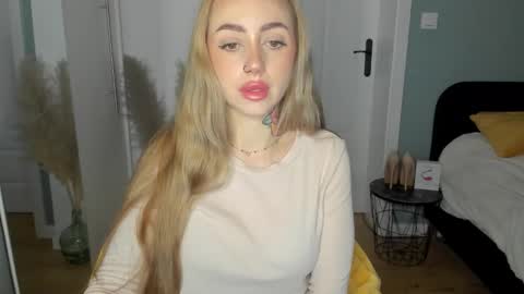 Snapshot of sexy_coralie chatting on May 18, 2026, 6:30 am C o r a l i e online show from May 18, 2026, 6:30 am