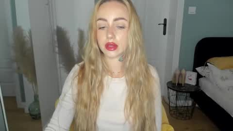 Snapshot of sexy_coralie chatting on May 31, 2026, 1:40 pm C o r a l i e online show from May 31, 2026, 1:40 pm