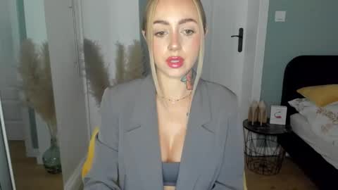 Snapshot of sexy_coralie chatting on June 4, 2026, 1:39 pm C o r a l i e online show from June 4, 2026, 1:39 pm
