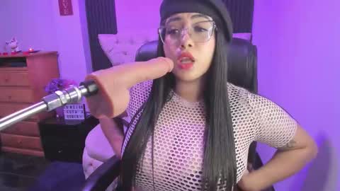  C R I S T A L  online show from February 1, 2026, 1:04 am