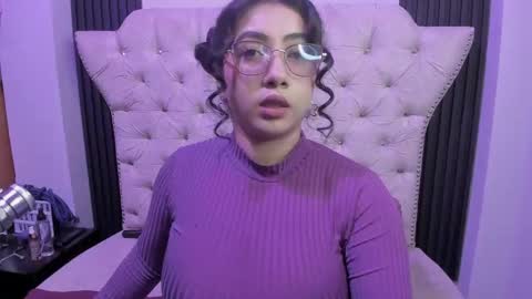 Snapshot of sexy_cristall chatting on June 1, 2026, 7:04 pm C R I S T A L online show from June 1, 2026, 7:04 pm