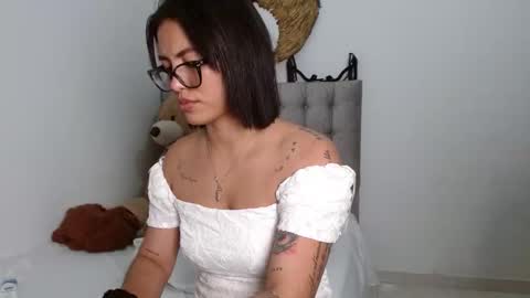 Snapshot of sexy_lia_latina chatting on September 29, 2025, 1:22 am Celeste online show from September 29, 2025, 1:22 am