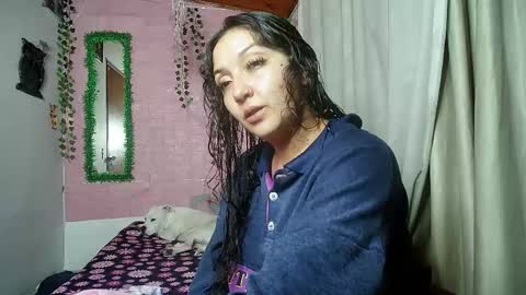 Snapshot of sexy_lolas chatting on June 8, 2026, 1:28 am sexy lolas online show from June 8, 2026, 1:28 am