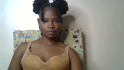 Molyne online show from March 10, 2026, 1:32 am