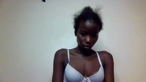 sexy_petittie online show from October 6, 2025, 3:04 am