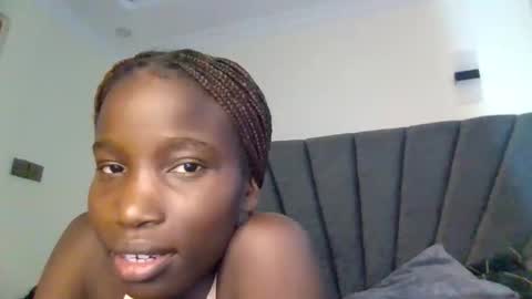 sexy_petittie online show from December 3, 2025, 10:13 am