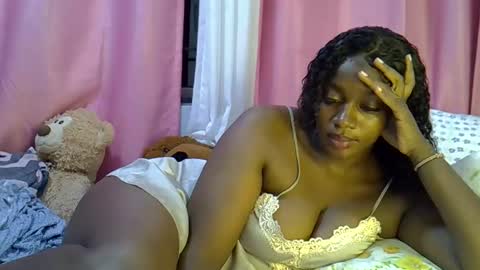 Snapshot of sexy_siera chatting on May 17, 2026, 5:42 pm laura online show from May 17, 2026, 5:42 pm
