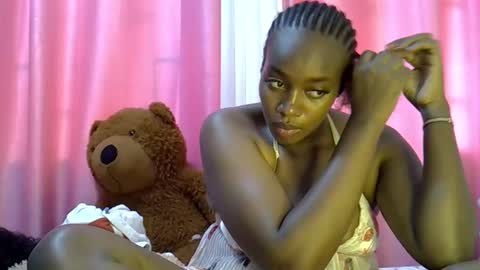 Snapshot of sexy_siera chatting on June 2, 2026, 7:21 am laura online show from June 2, 2026, 7:21 am