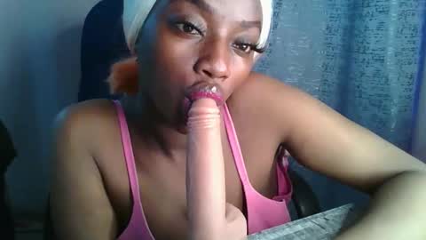Snapshot of sexy_sweetcandy chatting on January 17, 2026, 6:29 am sexy sweetcandy online show from January 17, 2026, 6:29 am