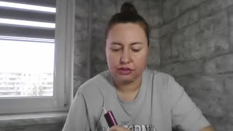 Olivia online show from December 2, 2025, 7:14 am