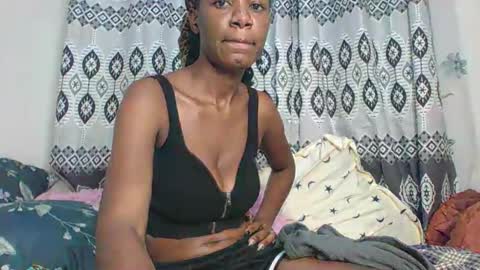 Snapshot of sexycarinah chatting on February 21, 2026, 7:37 pm Carinah online show from February 21, 2026, 7:37 pm