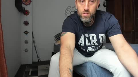 Antonioylola online show from January 3, 2025, 3:33 pm