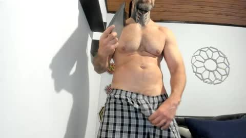 Antonioylola online show from April 27, 2026, 2:04 pm