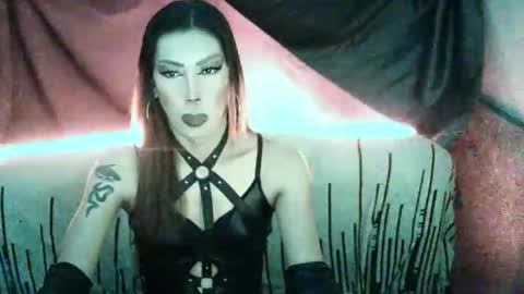 Devine online show from April 21, 2026, 2:51 am