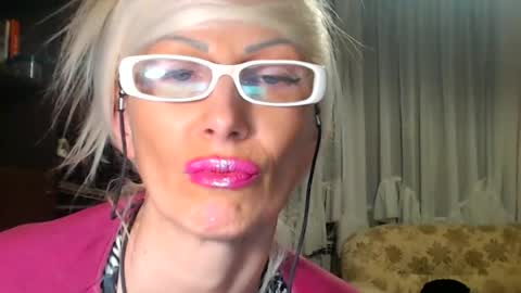 Snapshot of sexyeni chatting on June 19, 2026, 12:26 am ENI pvt moan your name WHEN I M NOT online you tell me in SNAPCHAT deal yes add me... FREE TWITTER magiconline101...... online show from June 19, 2026, 12:26 am