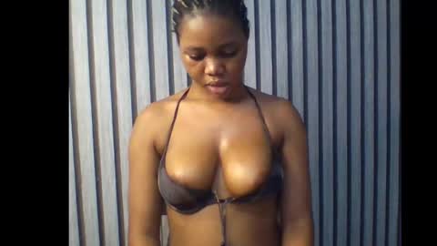 sexyeye368293 online show from November 16, 2025, 3:28 pm