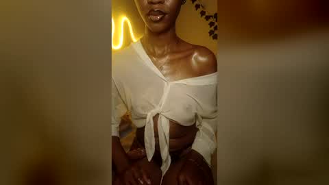 Snapshot of sexygirl_kee2 chatting on August 2, 2026, 1:20 pm Mimiey1 online show from August 2, 2026, 1:20 pm