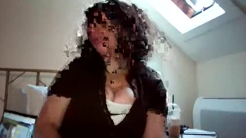 ETERNAL GODDESS WOMAN  online show from October 31, 2025, 8:32 pm