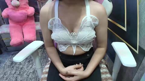 sexyislive online show from November 17, 2025, 12:33 pm